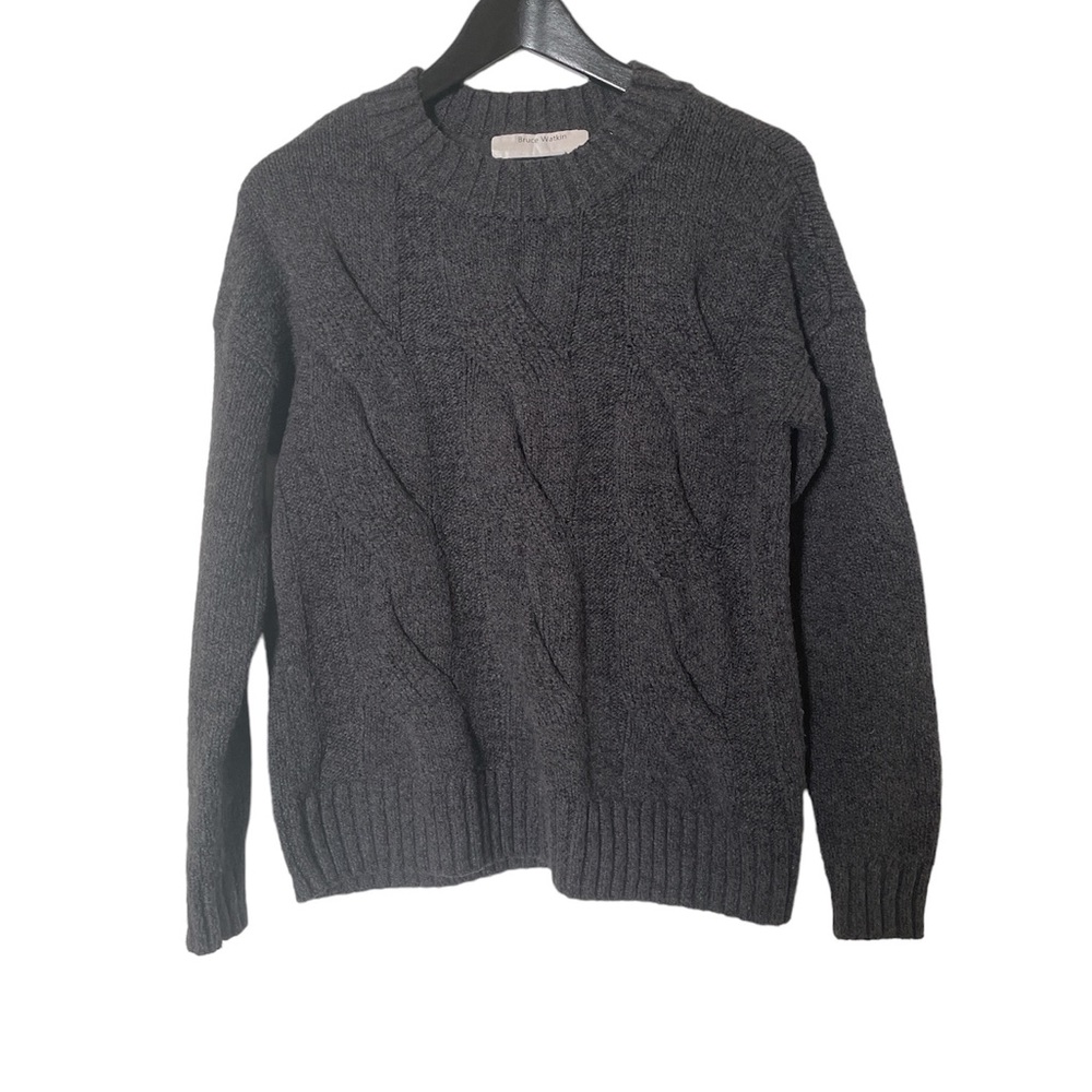 🚠 Cozy and warm gray knit sweater size M.
